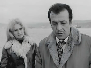 Cüzdan gitti Müjgan. Para mühim değil de, içinde resmin vardı.