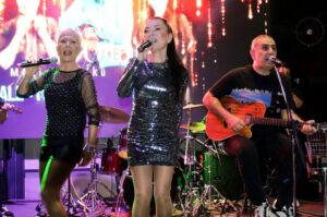 Şimdi 90’lar: Muhteşem Koro ile Unutulmaz Bir Gece