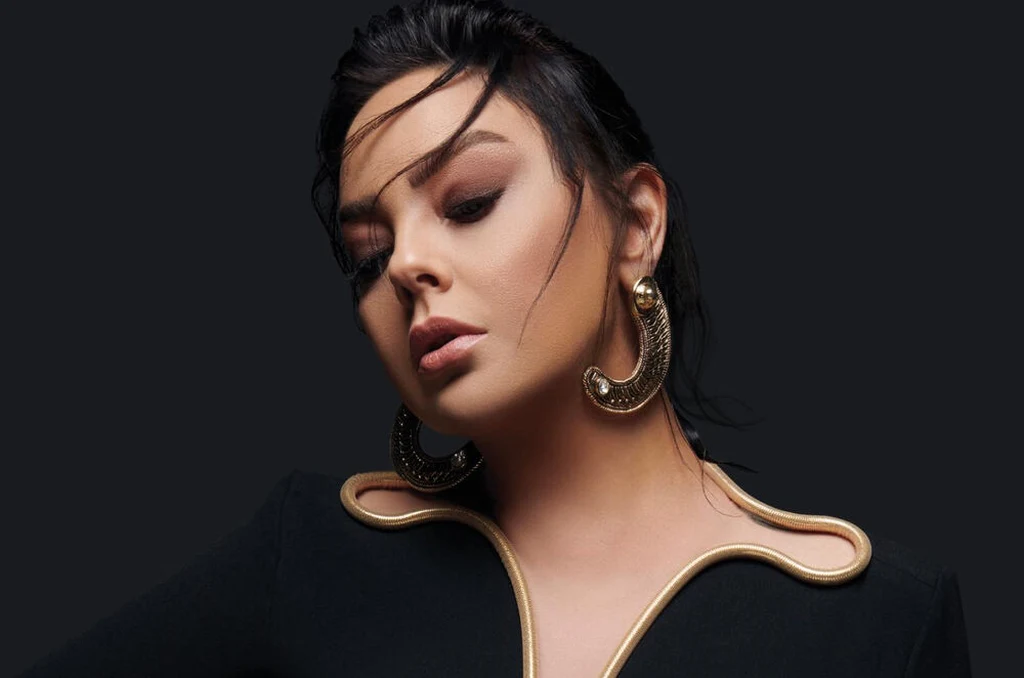 Ebru Gündeş'ten 'Dön Ne Olur' Canlı Performansı