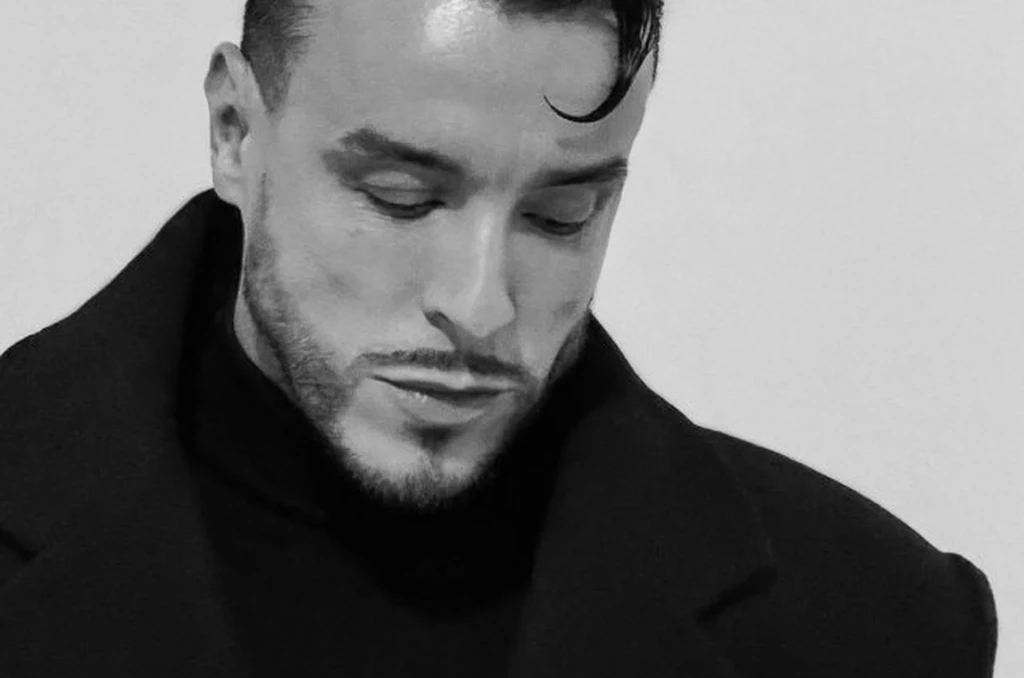 Cem Adrian'dan 'Sarılsam Üşür Müsünüz' Cover